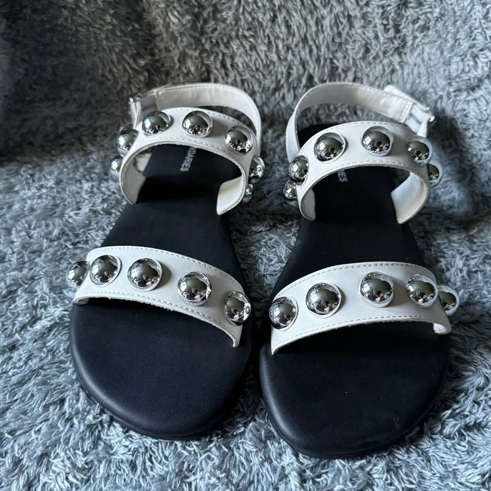 No Boundaries Women's Cream Sandals‎ Silver Studs Women’s 8 Adjustable Strap New